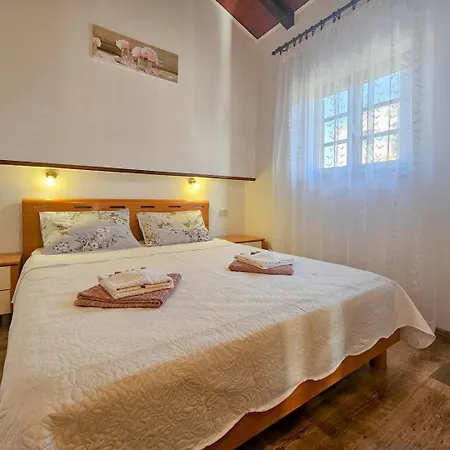 Santo Two Apartment Novigrad (Istria)