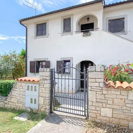 Santo Two Apartment *