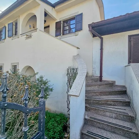 Santo Two Appartement *